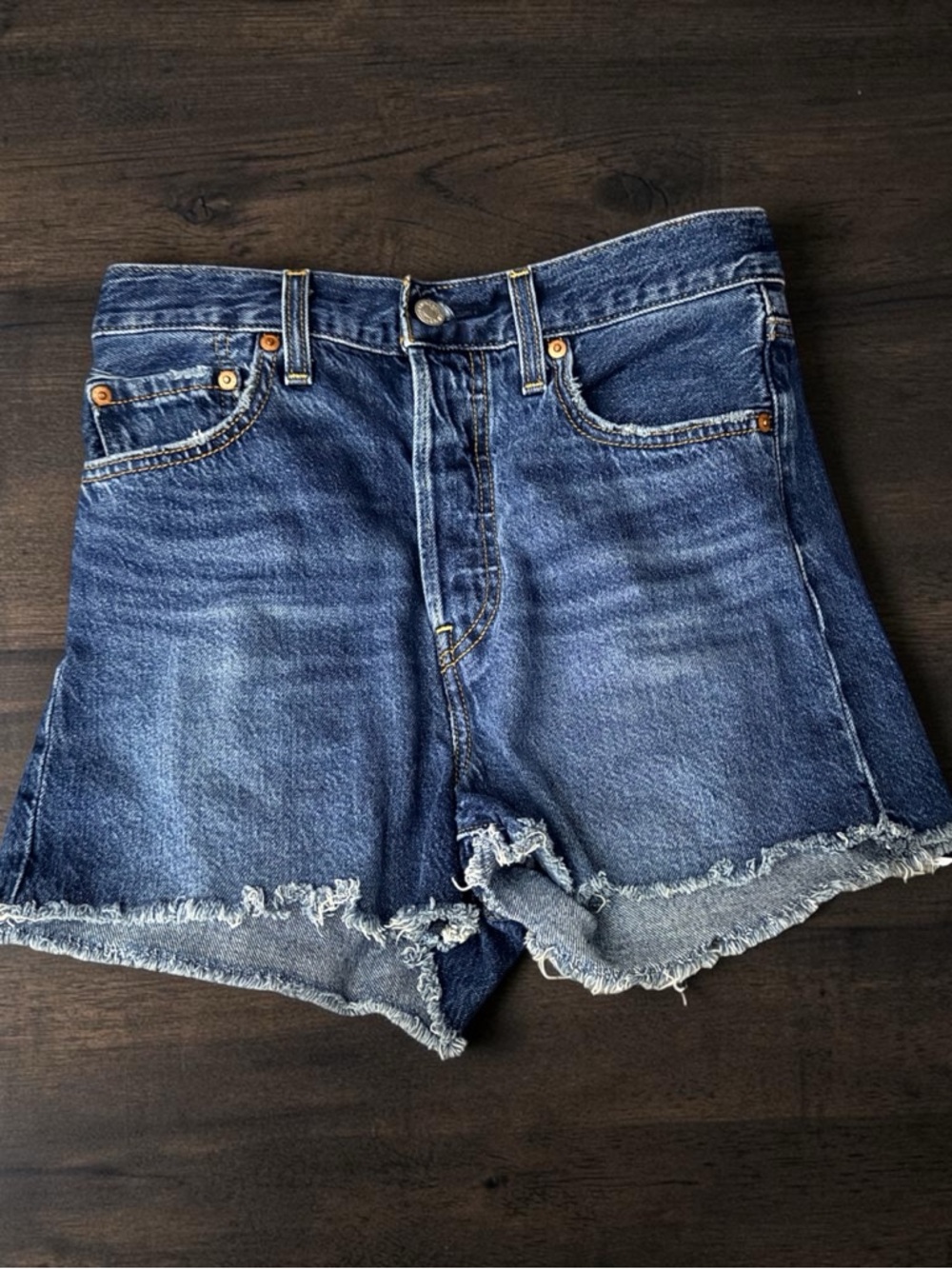 LEVI’S DARK BLUE WASH RIBCAGE ULTRA HIGH RISE DENIM CUT OFF SHORTS SIZE 28